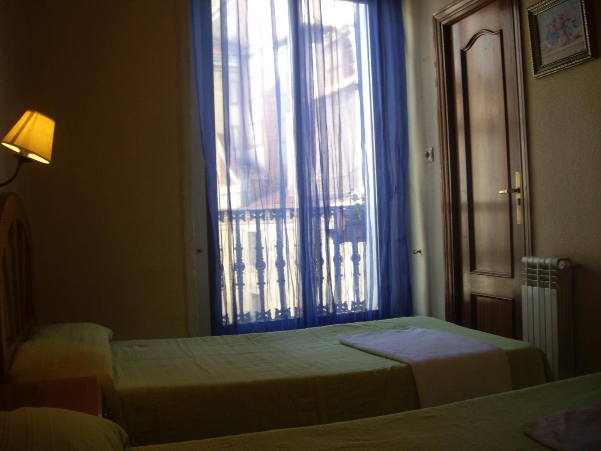 Hostal Pacios Madrid Exterior foto
