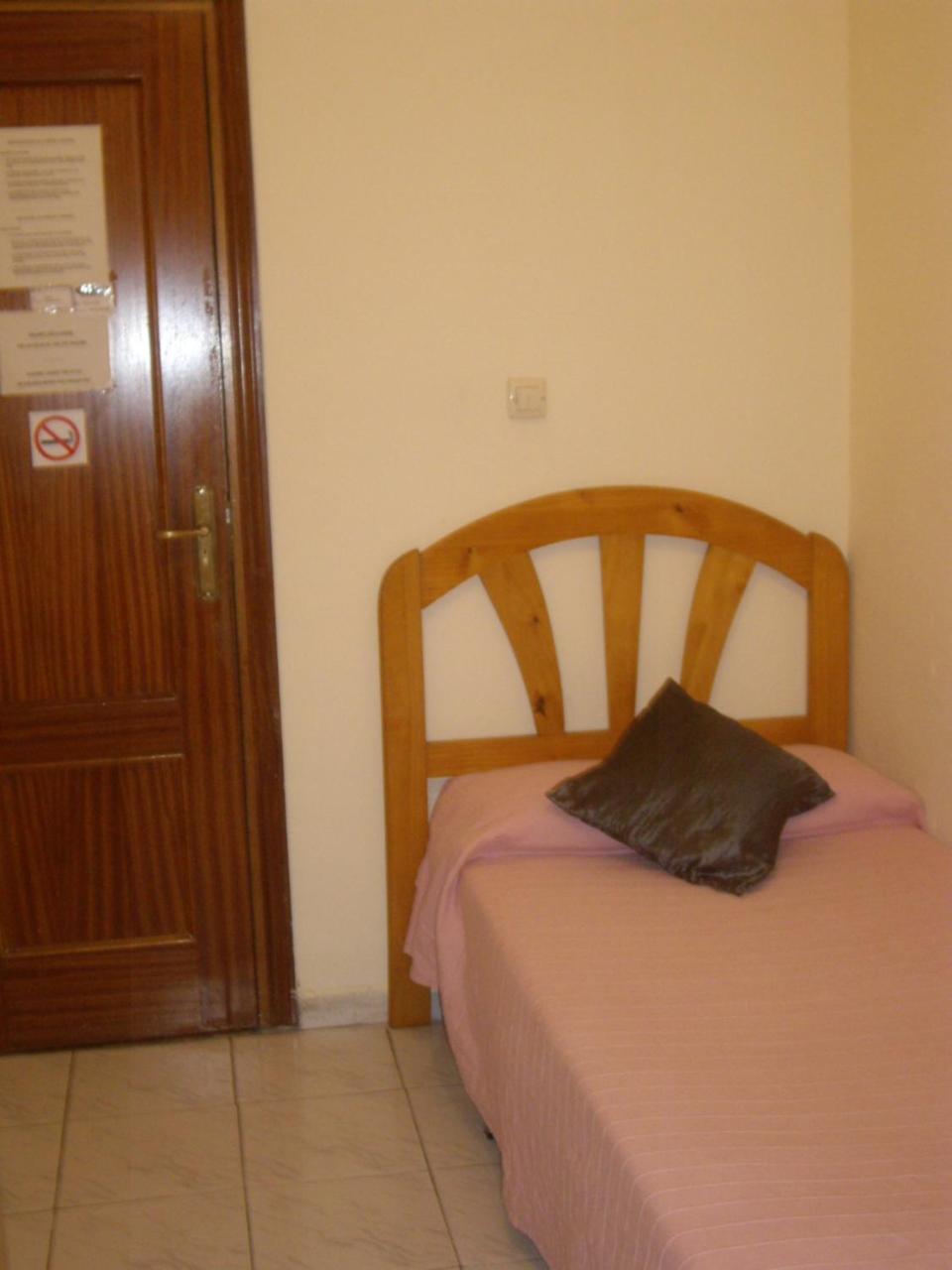 Hostal Pacios Madrid Exterior foto