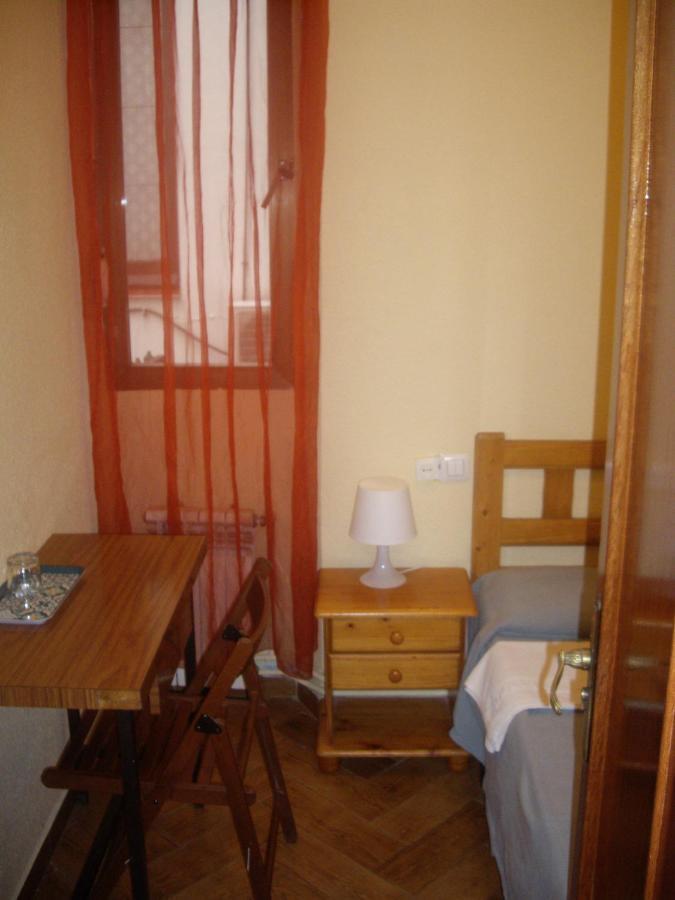 Hostal Pacios Madrid Exterior foto